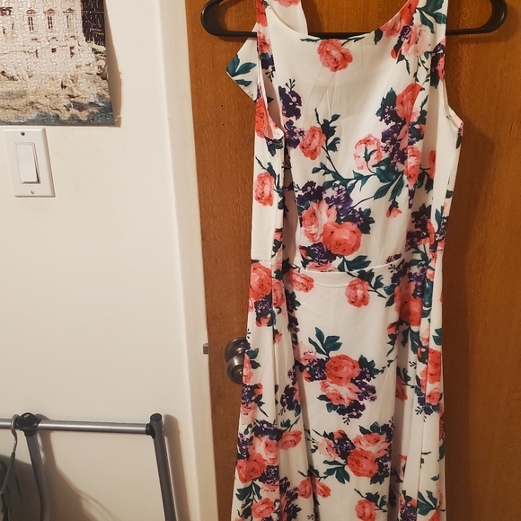 Clothing - Picture 9 of 10